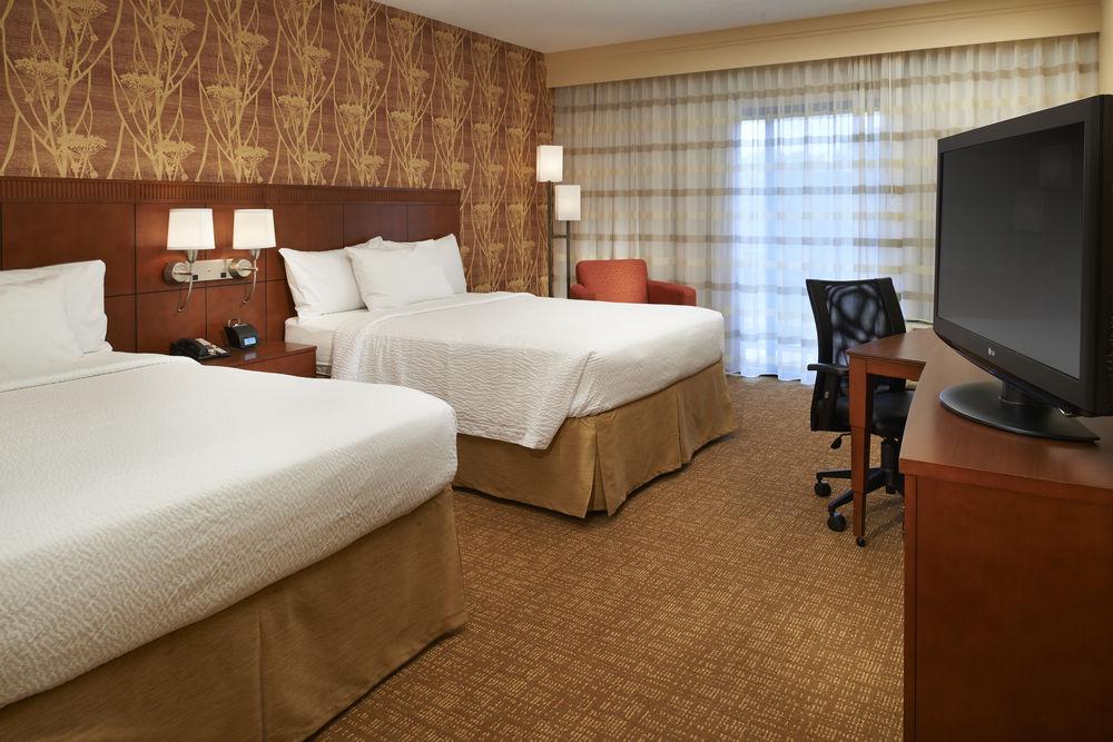 คอร์ตยาร์ด บาย แมริออท ชิคาโก วอคีแกน/เกอร์นี Hotel ภายนอก รูปภาพ