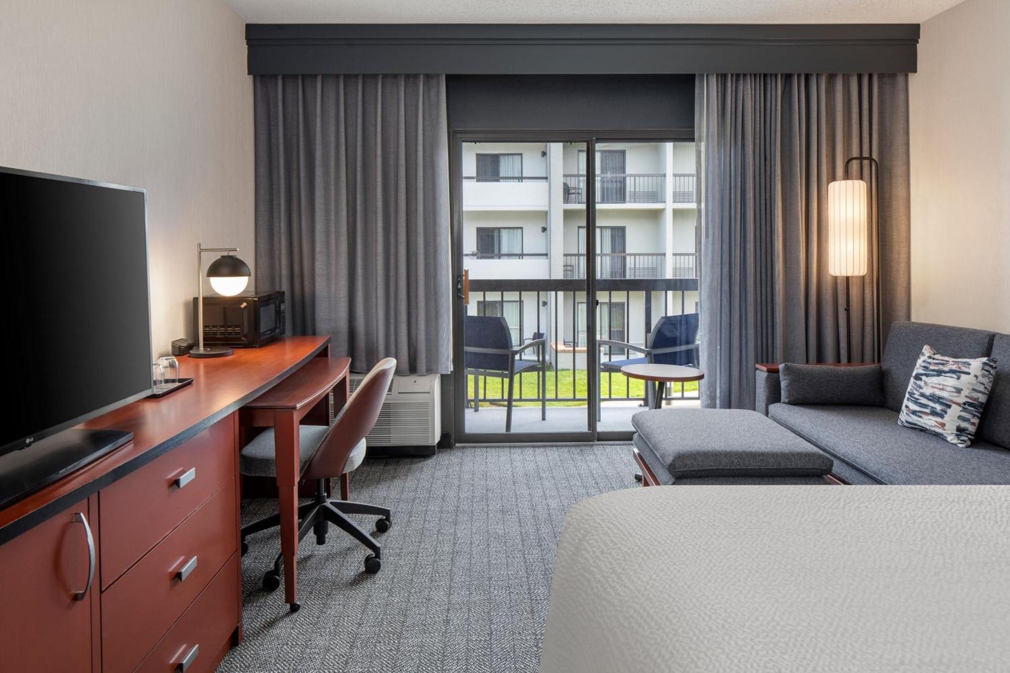 คอร์ตยาร์ด บาย แมริออท ชิคาโก วอคีแกน/เกอร์นี Hotel ภายนอก รูปภาพ