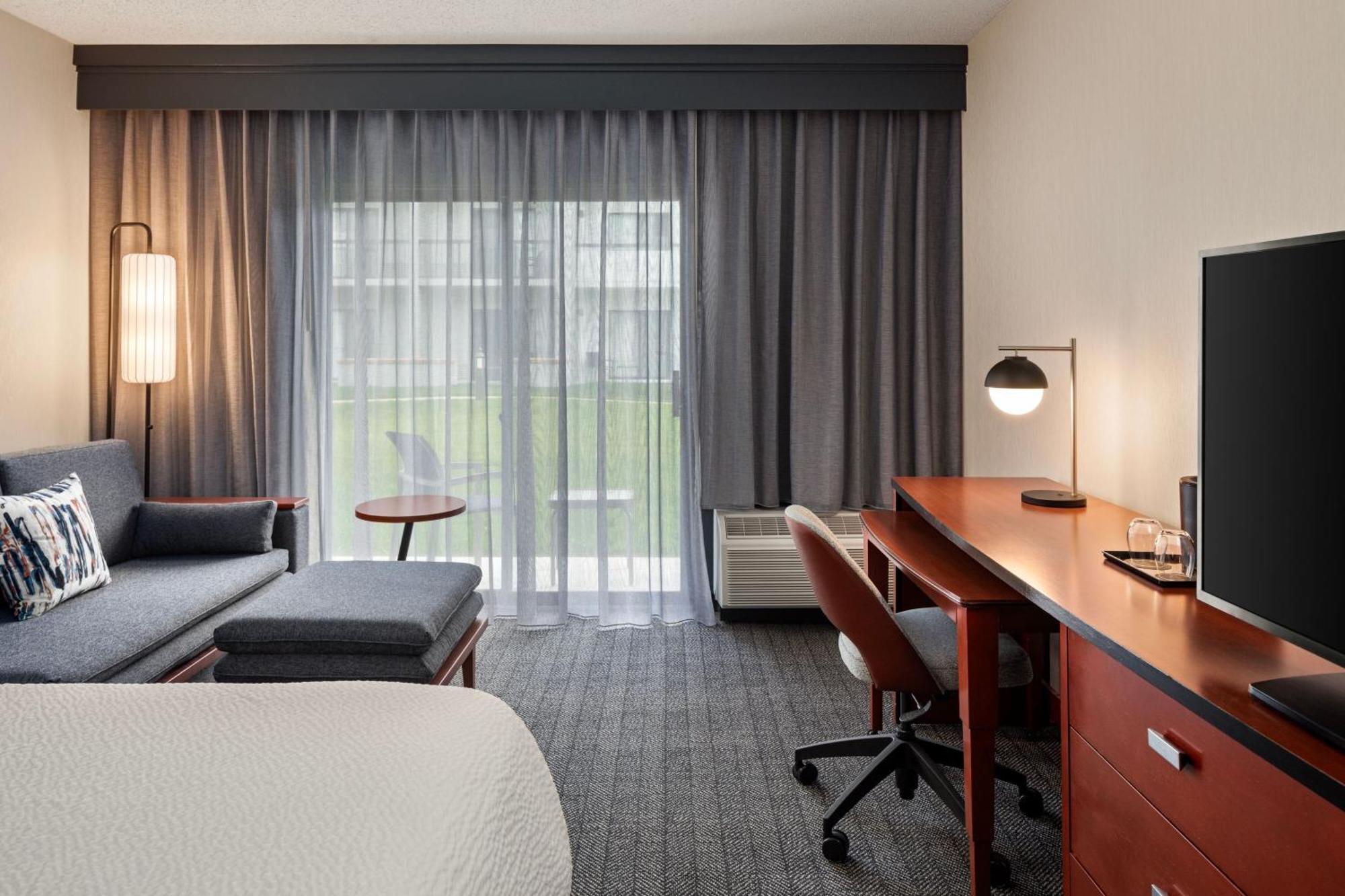 คอร์ตยาร์ด บาย แมริออท ชิคาโก วอคีแกน/เกอร์นี Hotel ภายนอก รูปภาพ